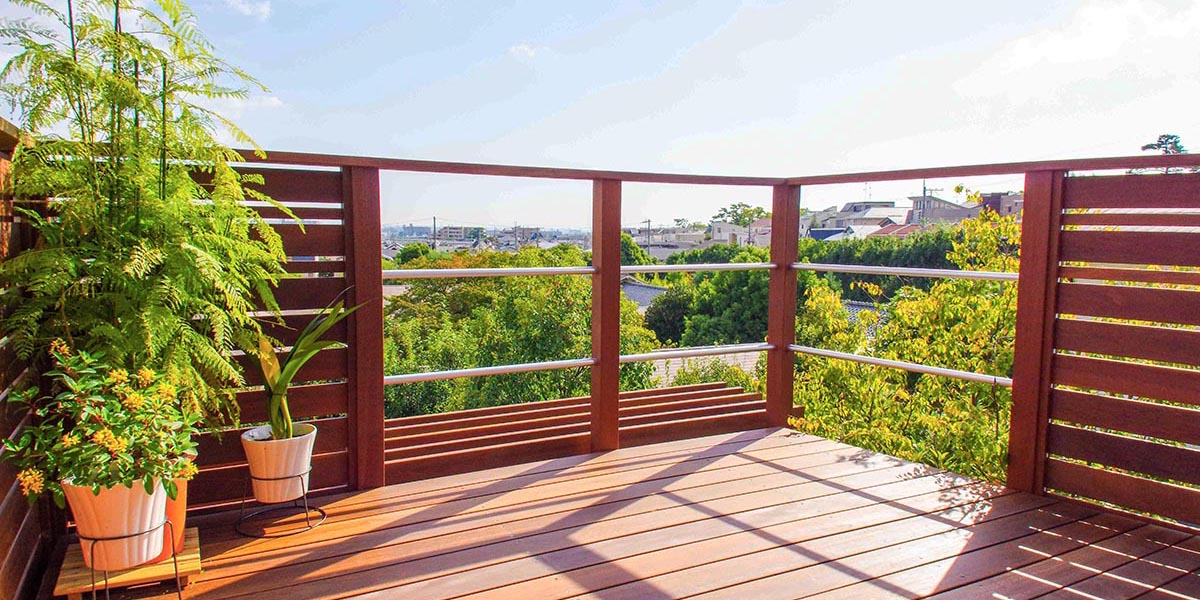 ウッドデッキ 手摺にステンレス